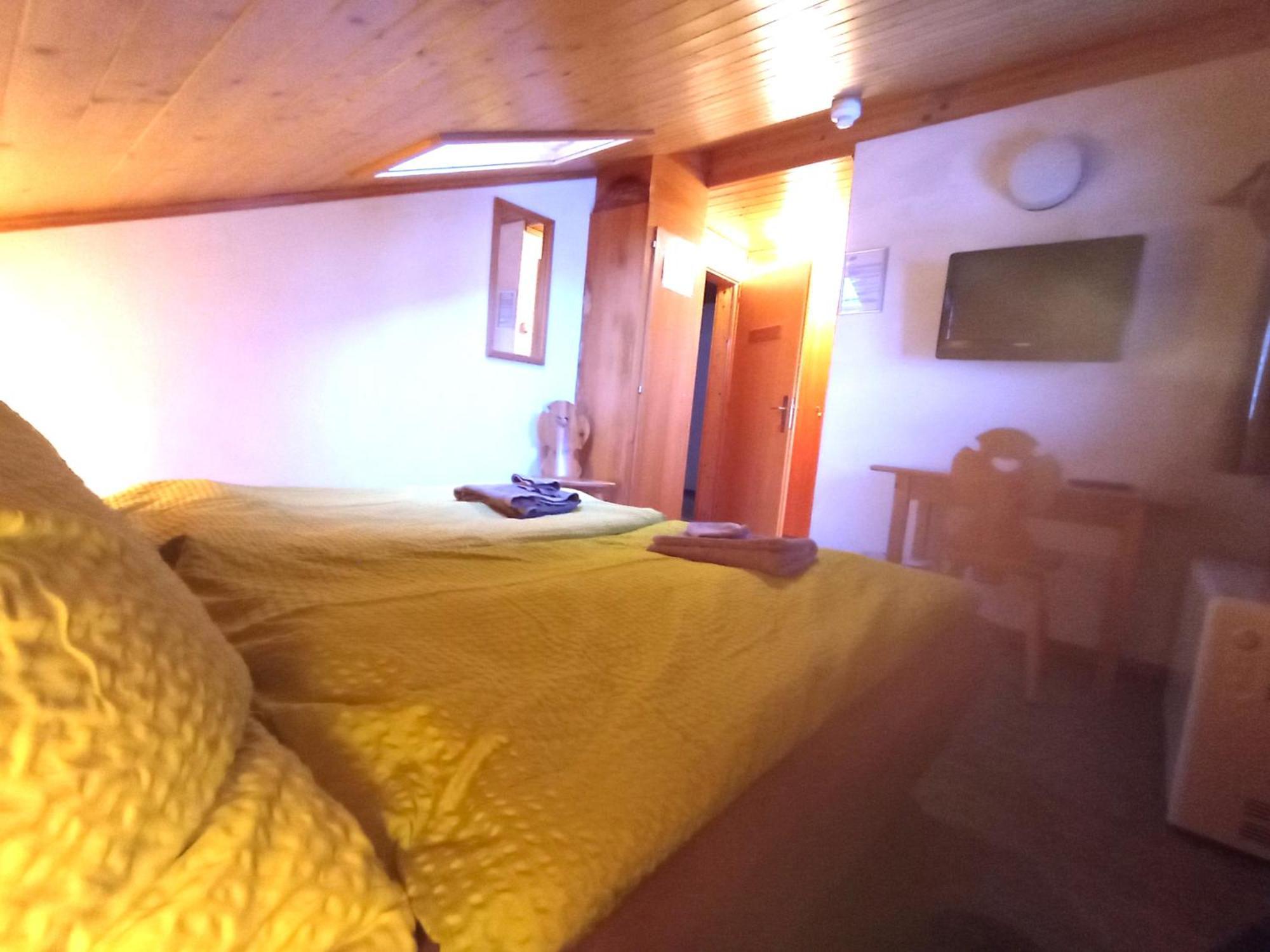 Chambre Double Doppelzimmer Camping Jaunpass Больтиген Экстерьер фото